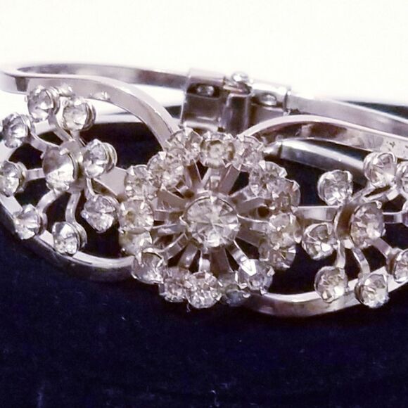 Vintage silver floral crystal clamper bracelet - Picture 2 of 10